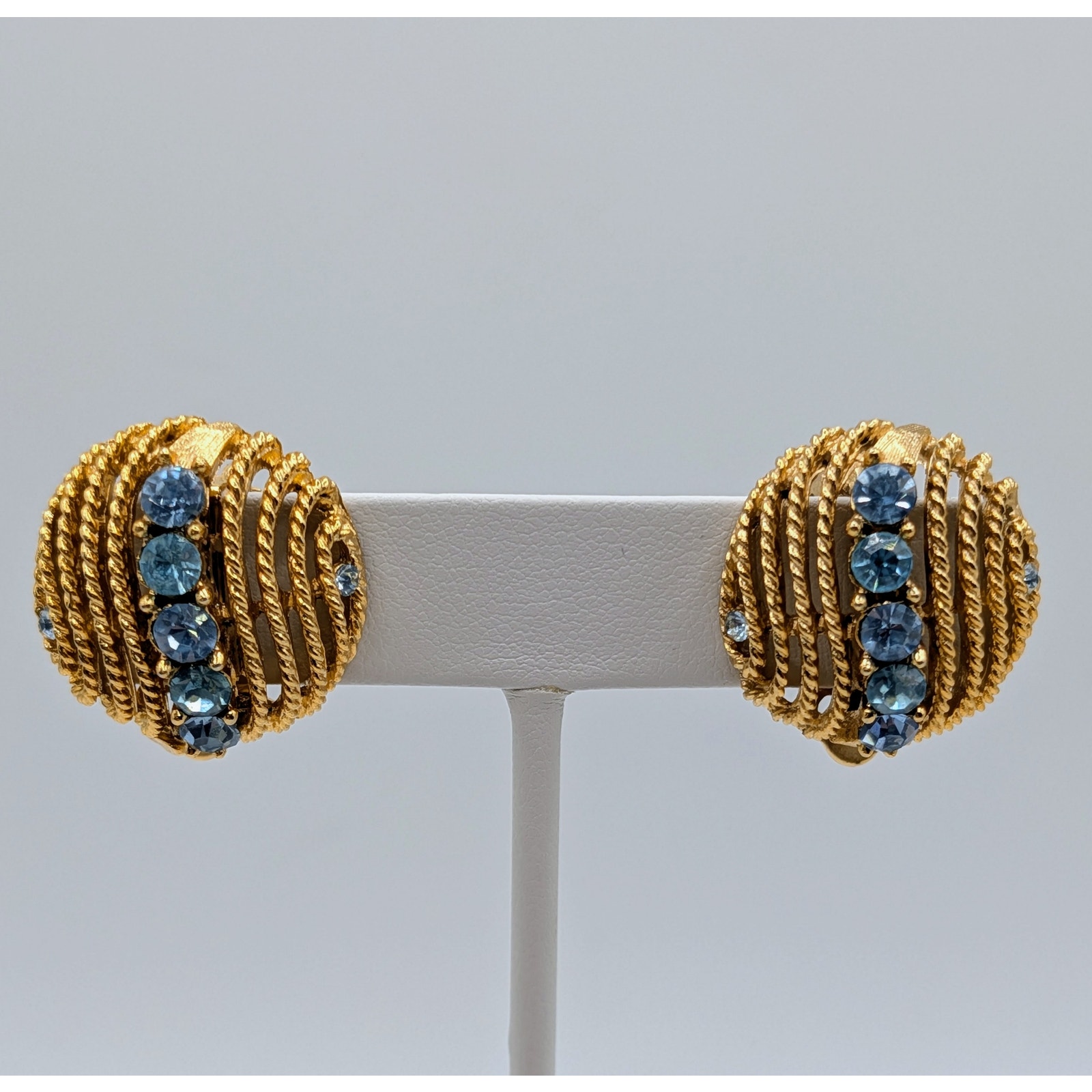 Vintage 1950s Lisner Gold Tone Rope Clip Earrings Blue Rhinestones 36$